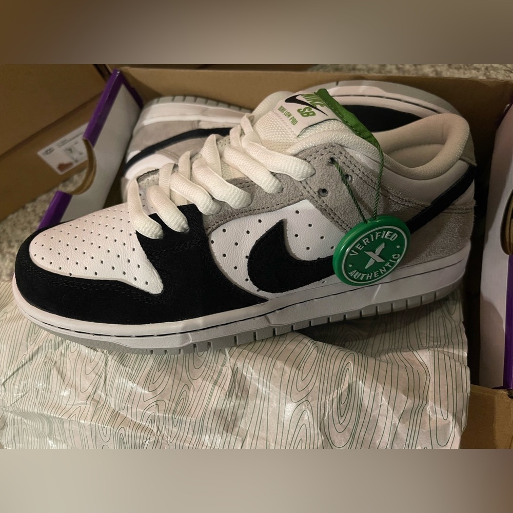 NIKE Dunk Low SB “Chlorophyll” - Picture 4 of 12